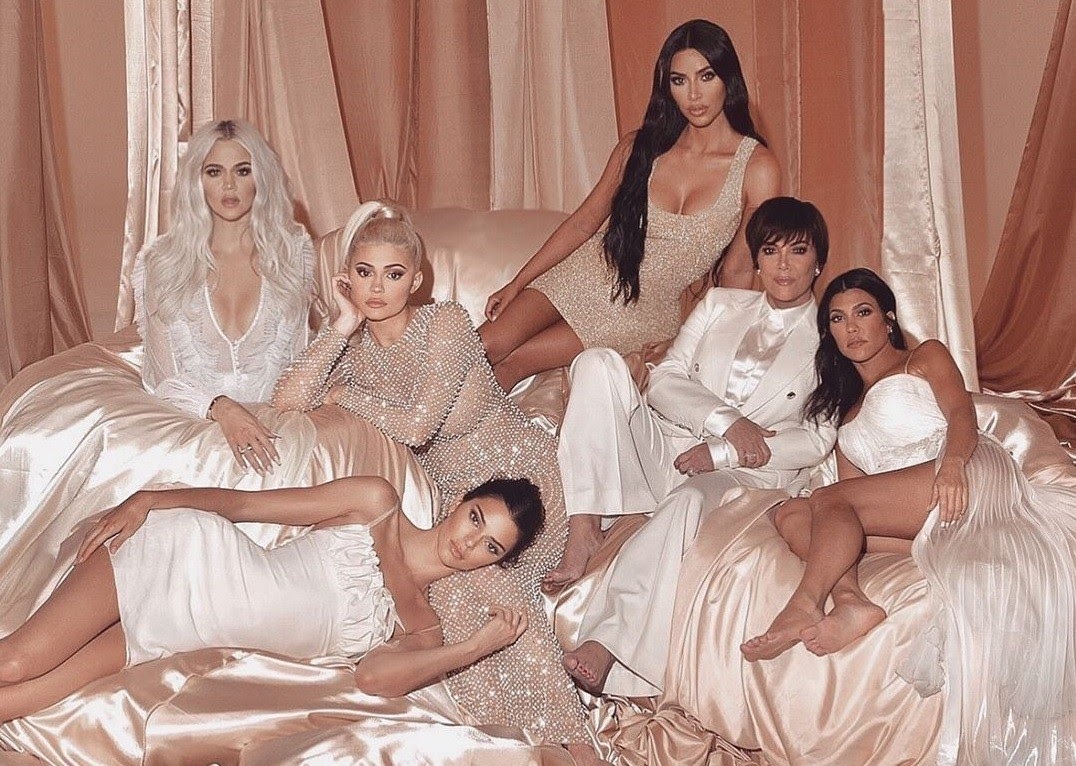 Família Kardashian Adere Ao Brechó De Luxo E Abre Seu Closet Cansei
