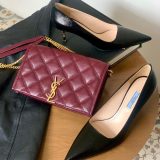 Carteira, sapato e bolsa de luxo